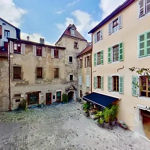  Appartement De Charme Au Coeur De La Vieille